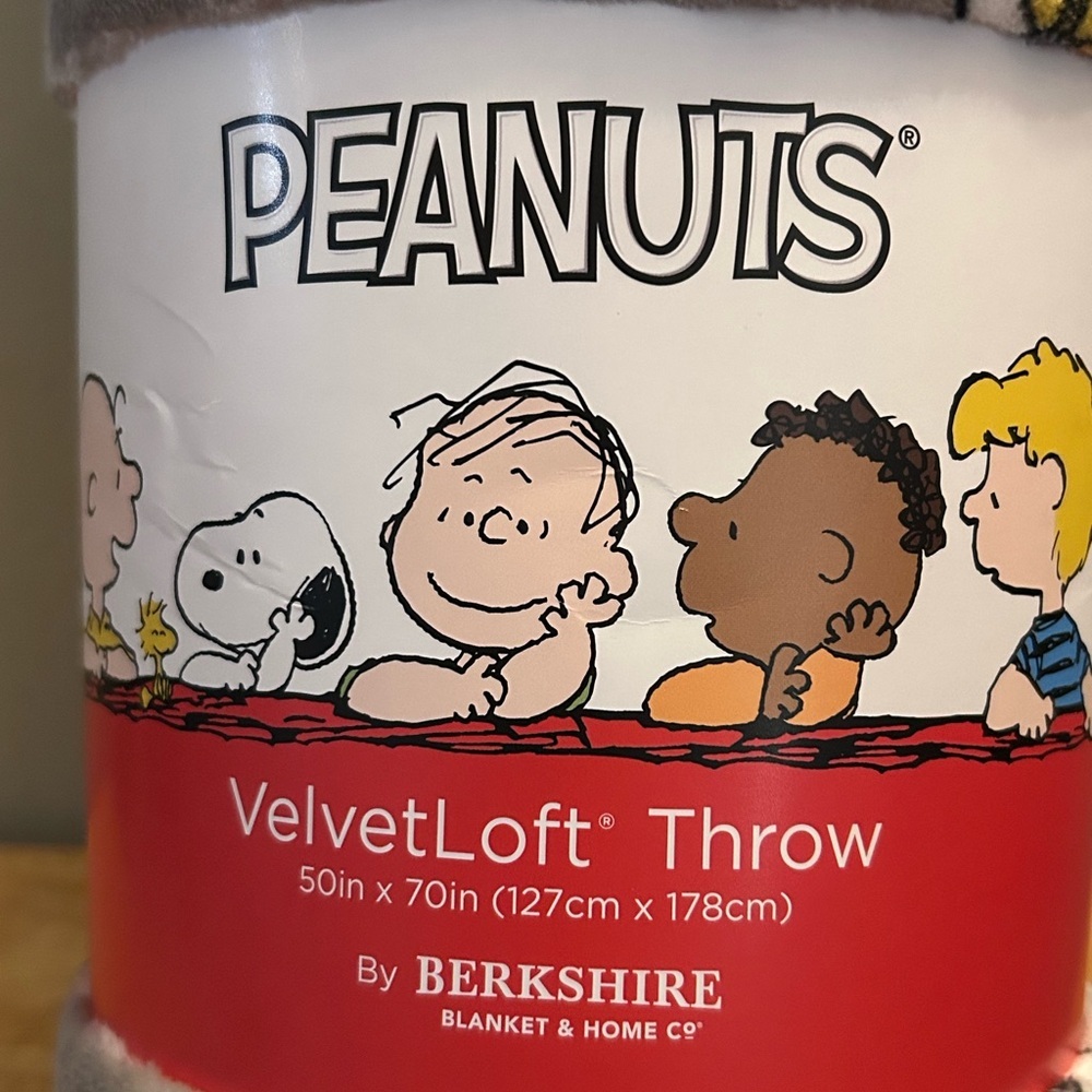 Peanuts Snoopy VelvetLoft Plush Throw Made By Berkshire - Picture 5 of 6